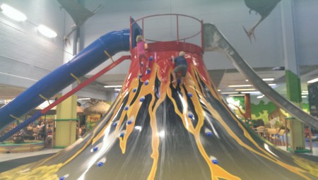 Han i blå tröja är min bror:)